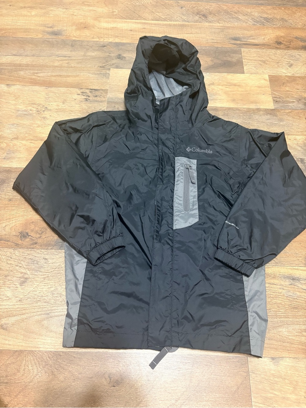 Columbia Youth Size 8 Omni-Tech Waterproof Hooded Rain Jacket Black Gray